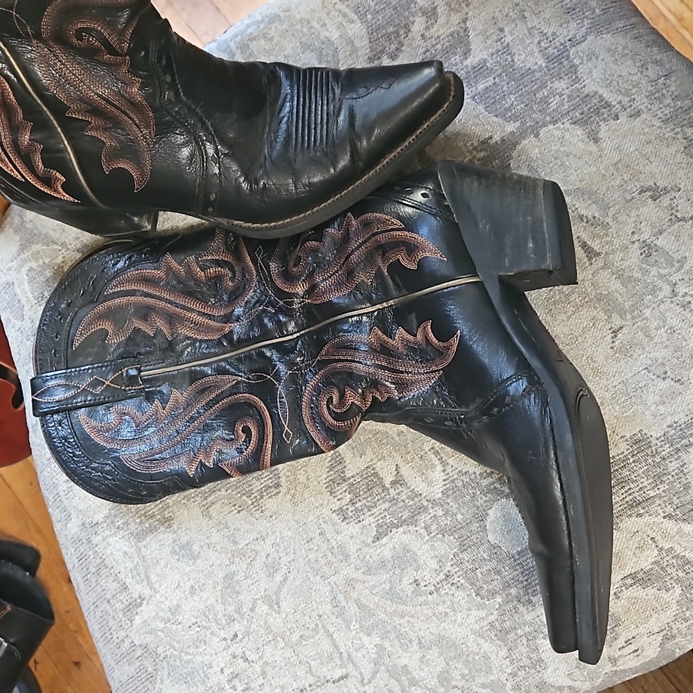 ARIAT Snip Toe Black Boots - Picture 5 of 16